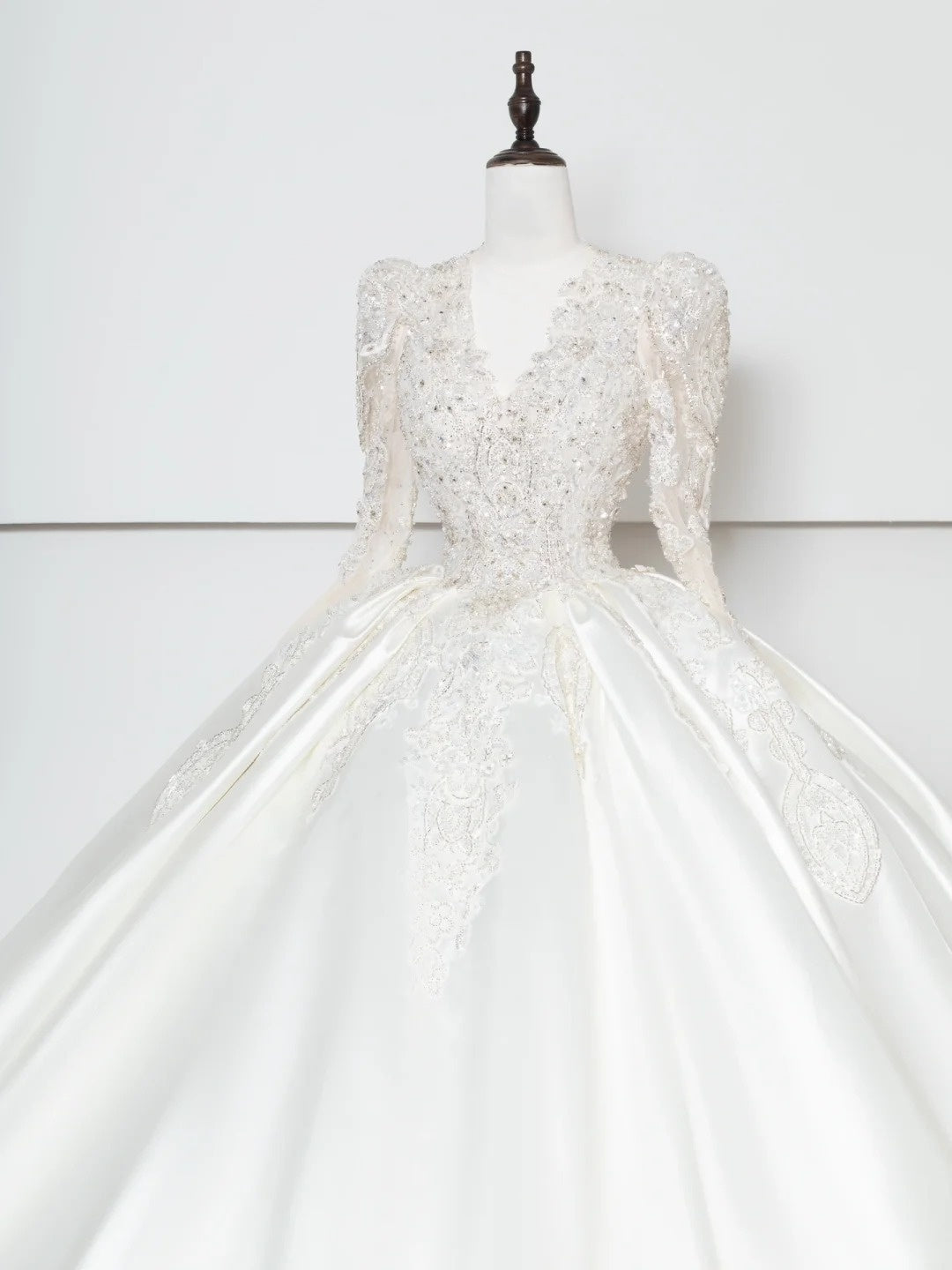 Artistic V-Neck A-Line Bridal Gowns Long Sleeve Beading Sequins Backless Wedding Dress AP2381