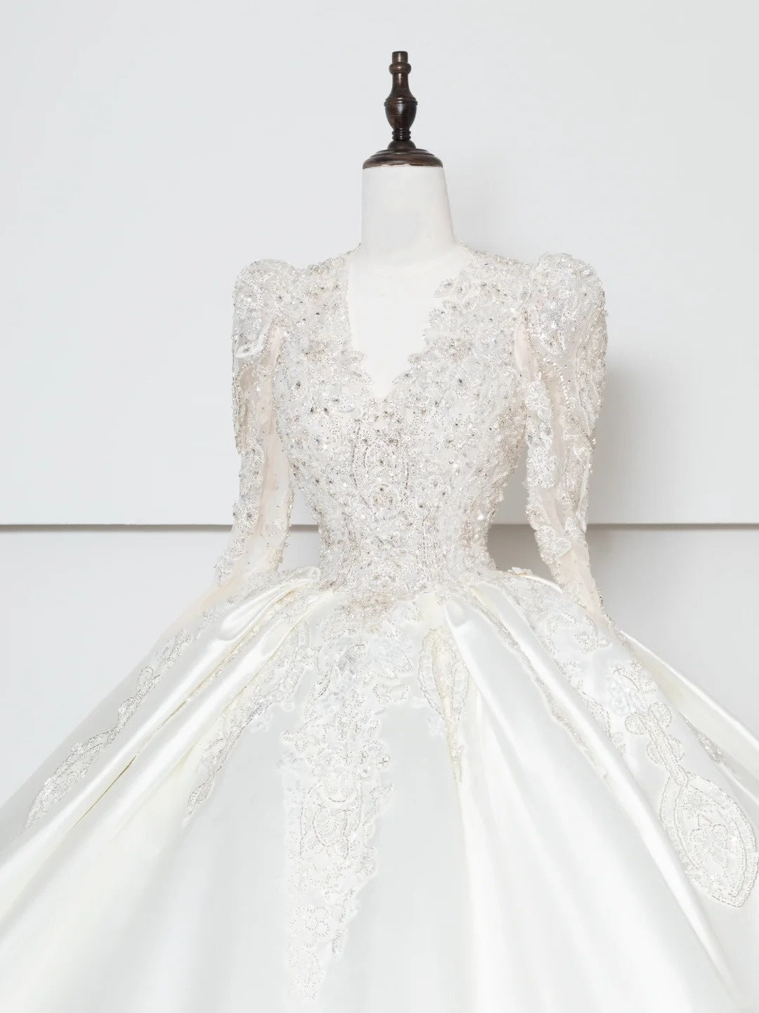 Artistic V-Neck A-Line Bridal Gowns Long Sleeve Beading Sequins Backless Wedding Dress AP2381