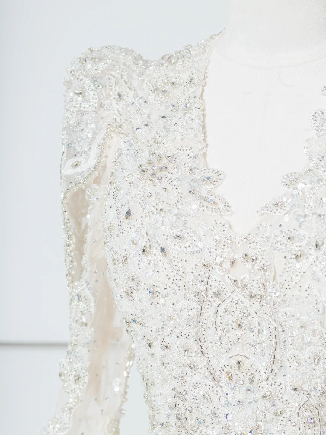 Artistic V-Neck A-Line Bridal Gowns Long Sleeve Beading Sequins Backless Wedding Dress AP2381