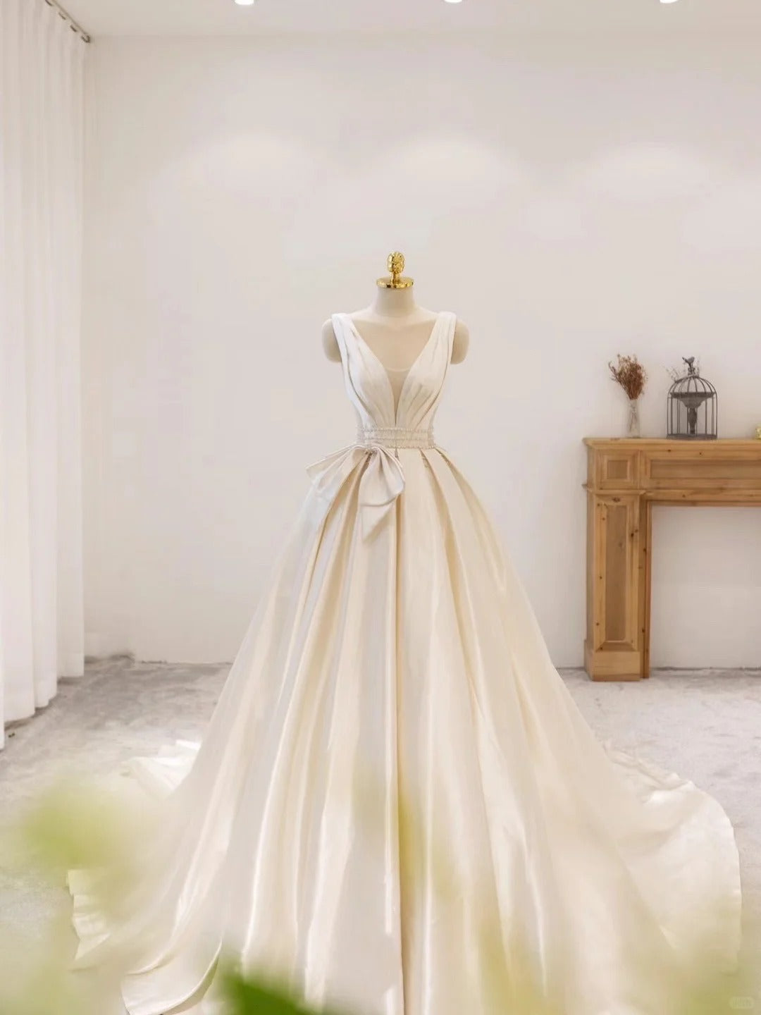 Charming A-Line V-Neck Bridal Gown Beading Bow Satin Backless Wedding Dress AP2385