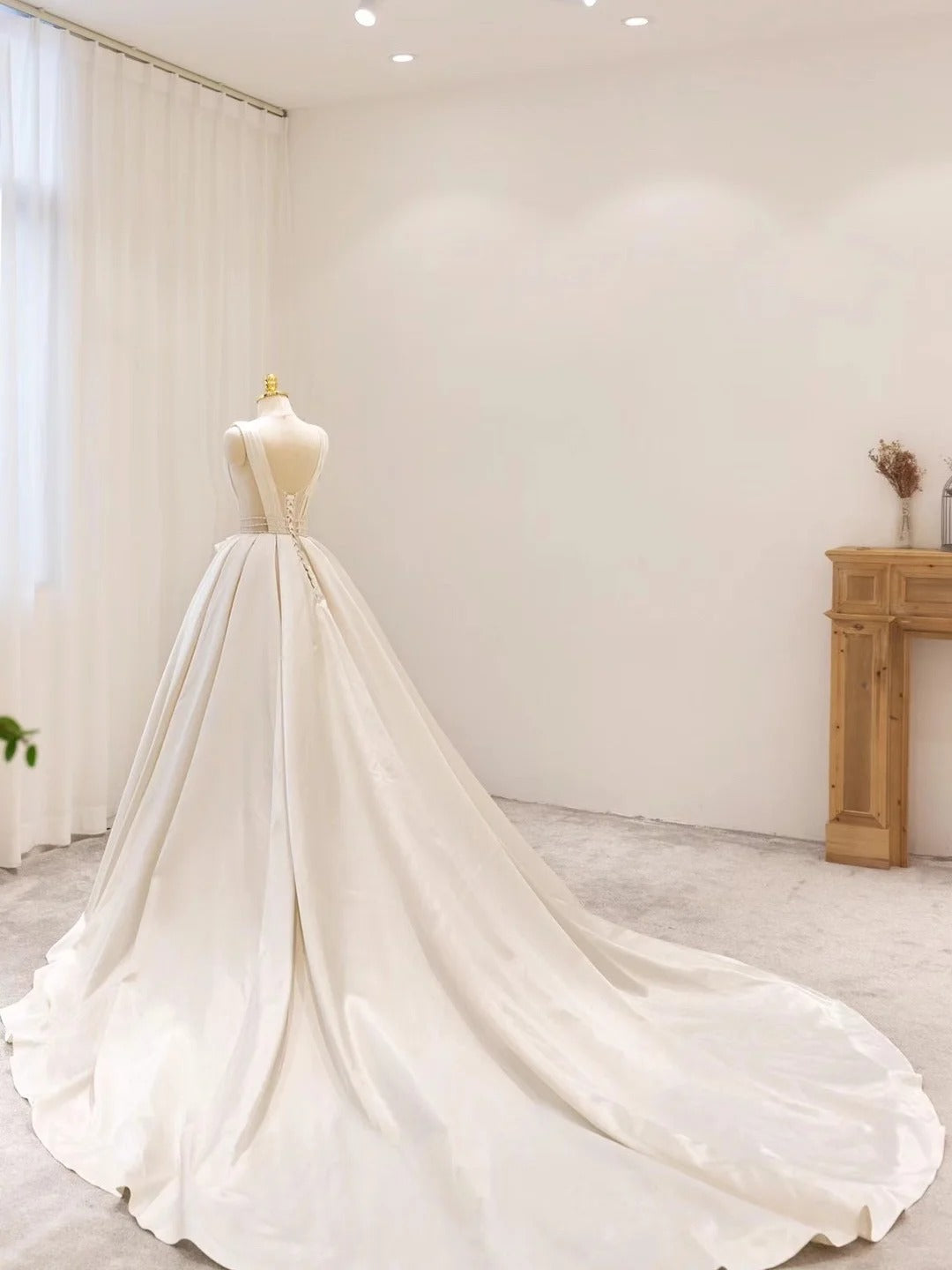 Charming A-Line V-Neck Bridal Gown Beading Bow Satin Backless Wedding Dress AP2385