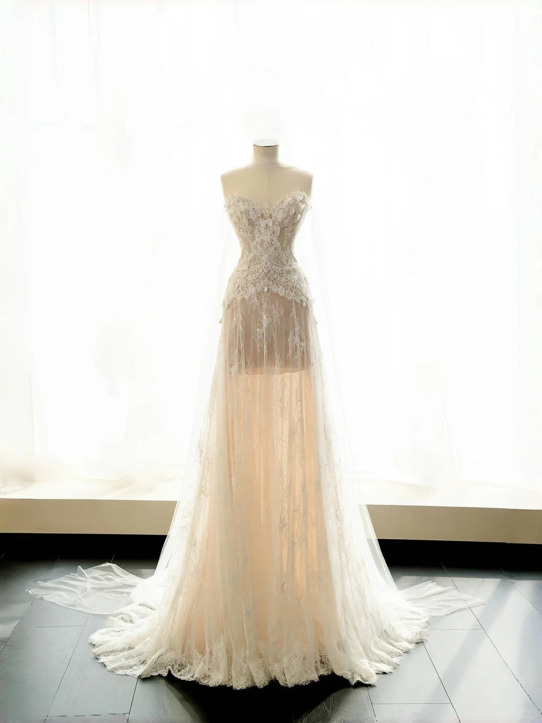 Ethereal A-Line Strapless Bridal Gowns Lace Tulle Beading Applique Wedding Dress AP2387