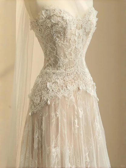 Ethereal A-Line Strapless Bridal Gowns Lace Tulle Beading Applique Wedding Dress AP2387