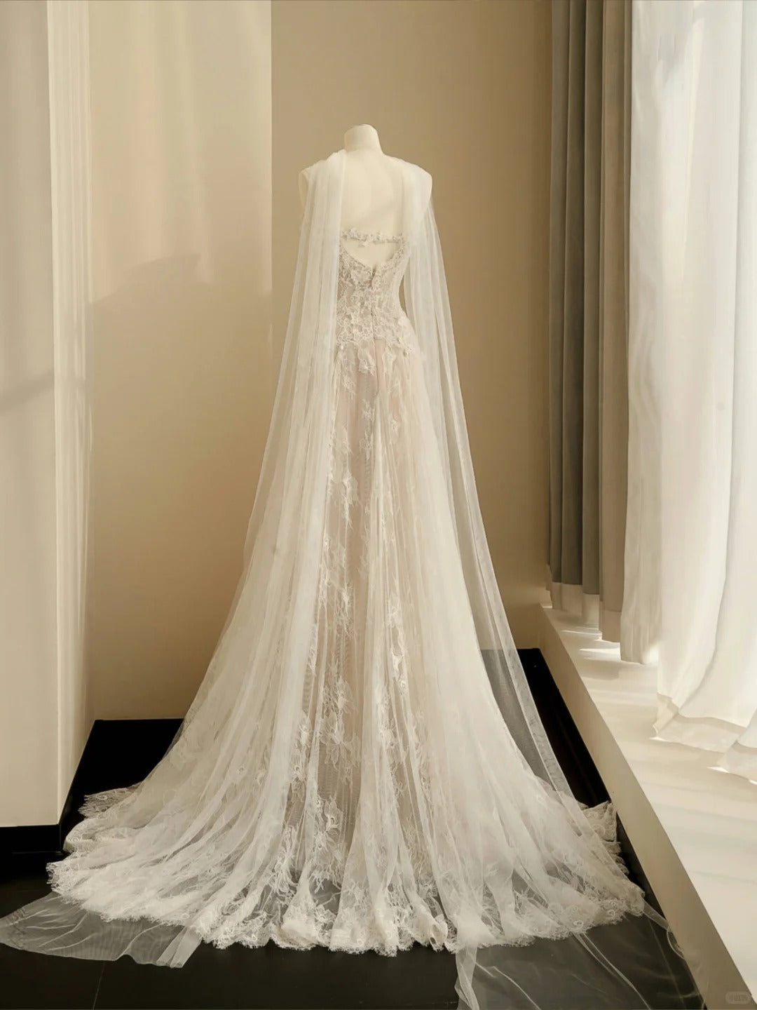 Ethereal A-Line Strapless Bridal Gowns Lace Tulle Beading Applique Wedding Dress AP2387