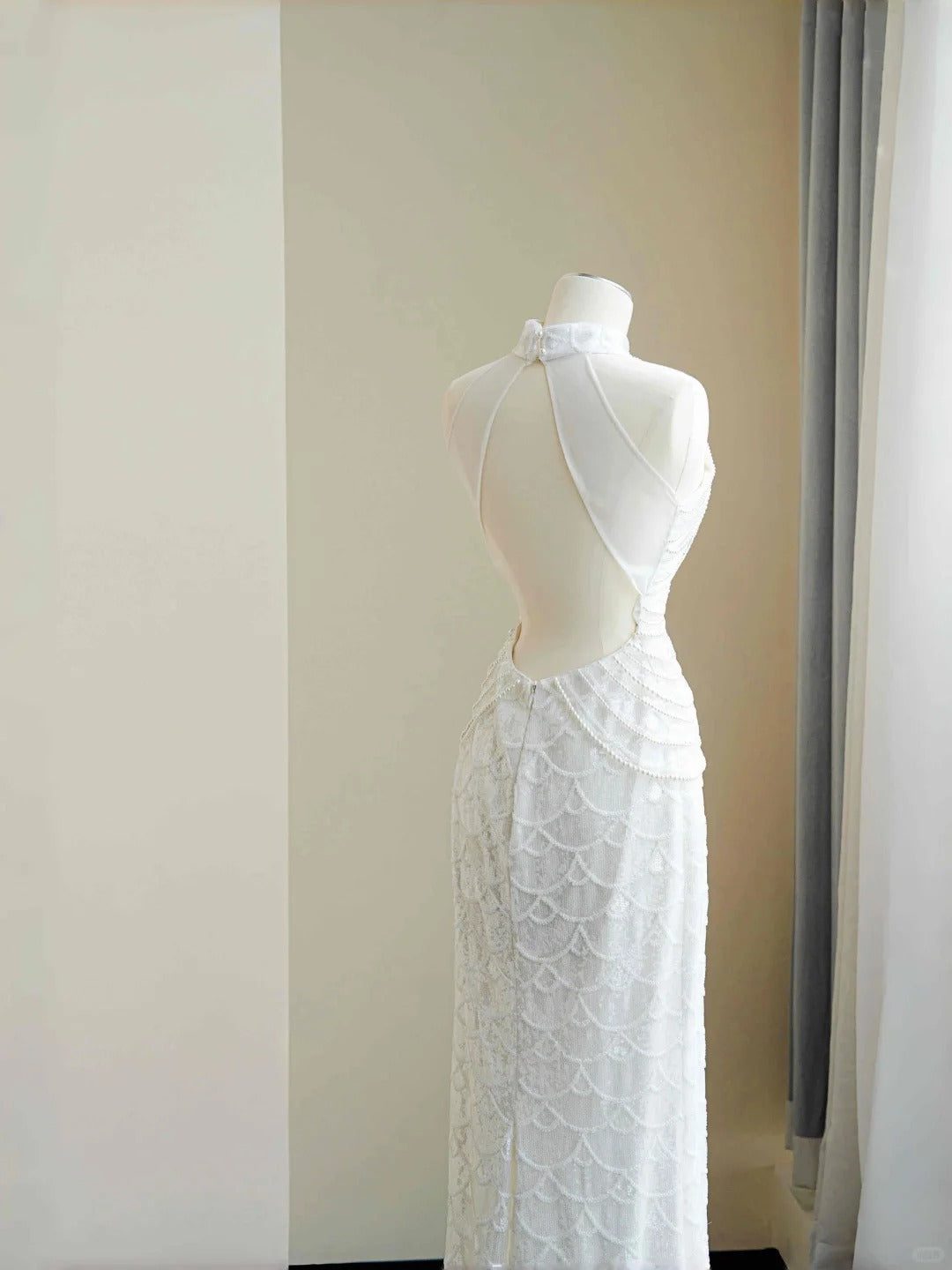 Retro Sheath Halter Neck Bridal Gowns Beading Sequins Wedding Dress AP2393