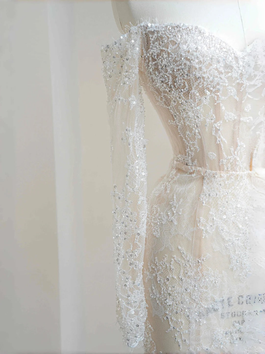 Classical Off-Shoulder Mermaid Bridal Gown Long Sleeve Sequins Applique Lace Beaded Wedding Dress AP2394