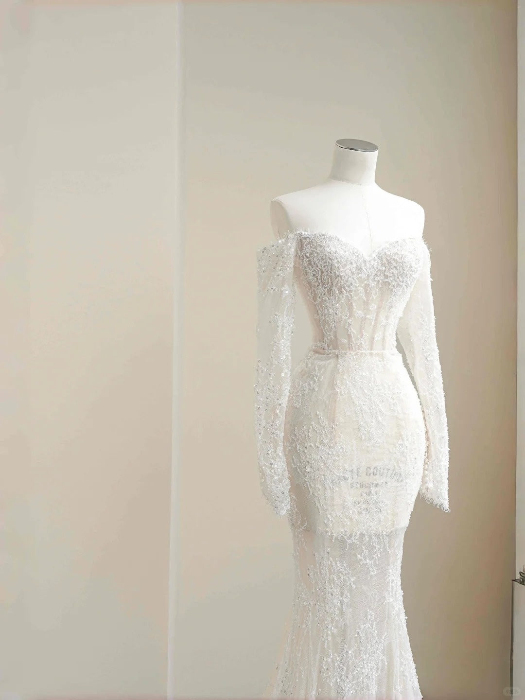 Classical Off-Shoulder Mermaid Bridal Gown Long Sleeve Sequins Applique Lace Beaded Wedding Dress AP2394