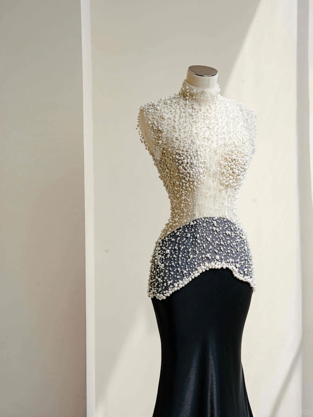 Vintage High Collar Sleeveless Mermaid Formal Dress Pearls Tulle Black Velvet Prom Dress AP2396