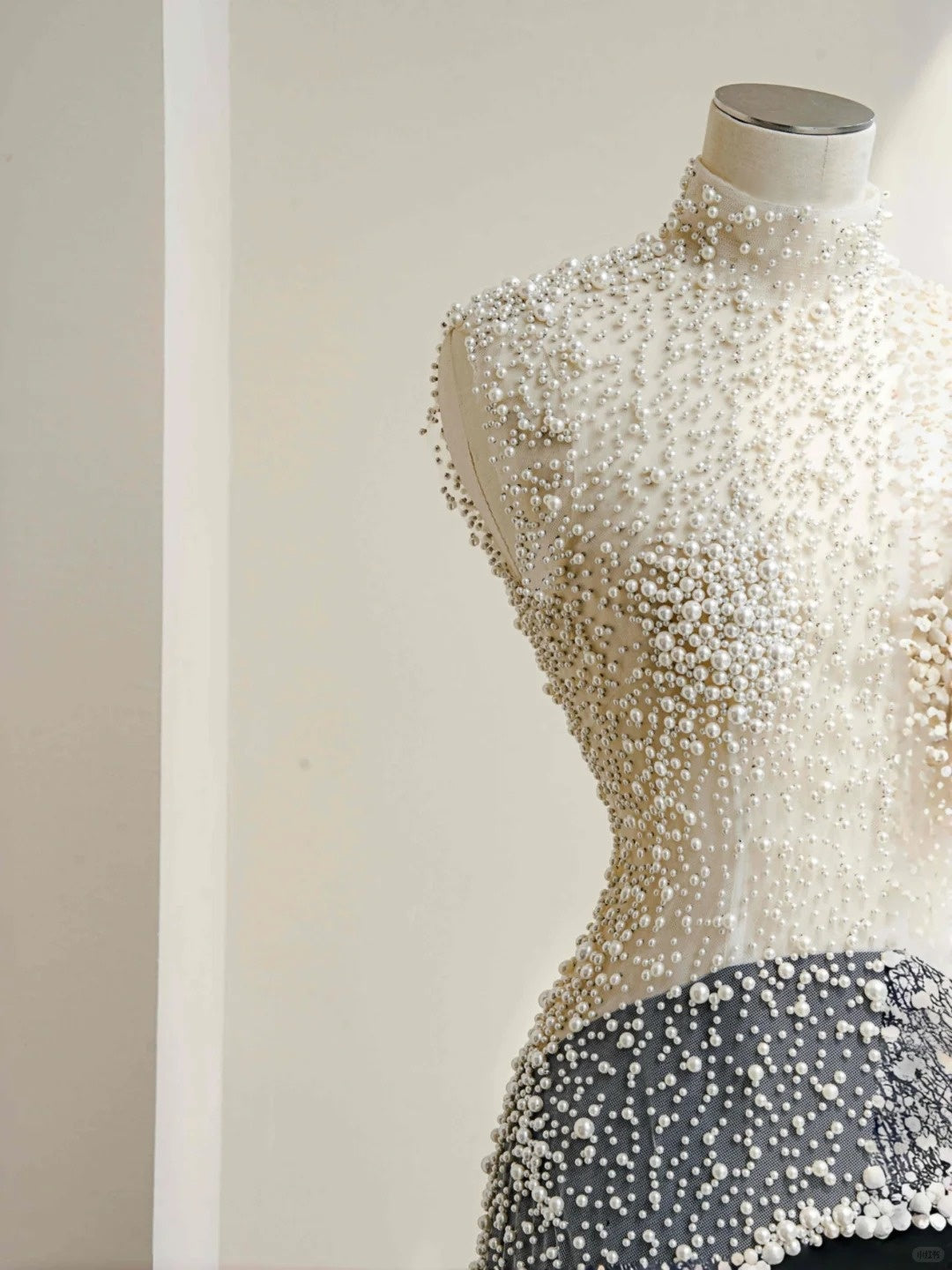 Vintage High Collar Sleeveless Mermaid Formal Dress Pearls Tulle Black Velvet Prom Dress AP2396