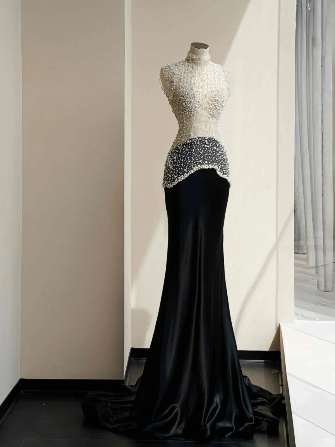 Vintage High Collar Sleeveless Mermaid Formal Dress Pearls Tulle Black Velvet Prom Dress AP2396