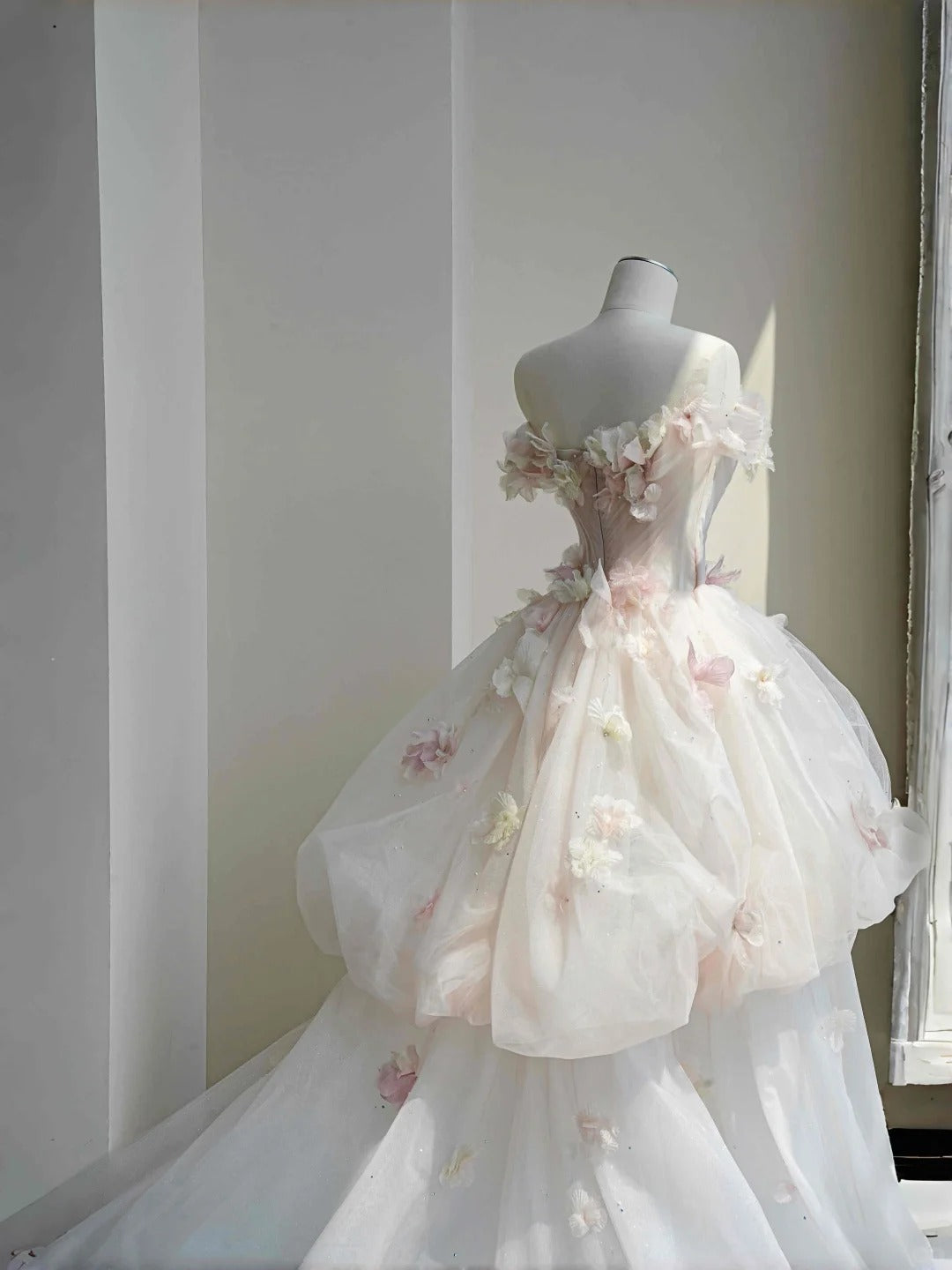 Gorgeous Off-Shoulder A-Line Tulle Evening Gowns Beaded Handmade Flowers Sequins Prom Dress AP2397