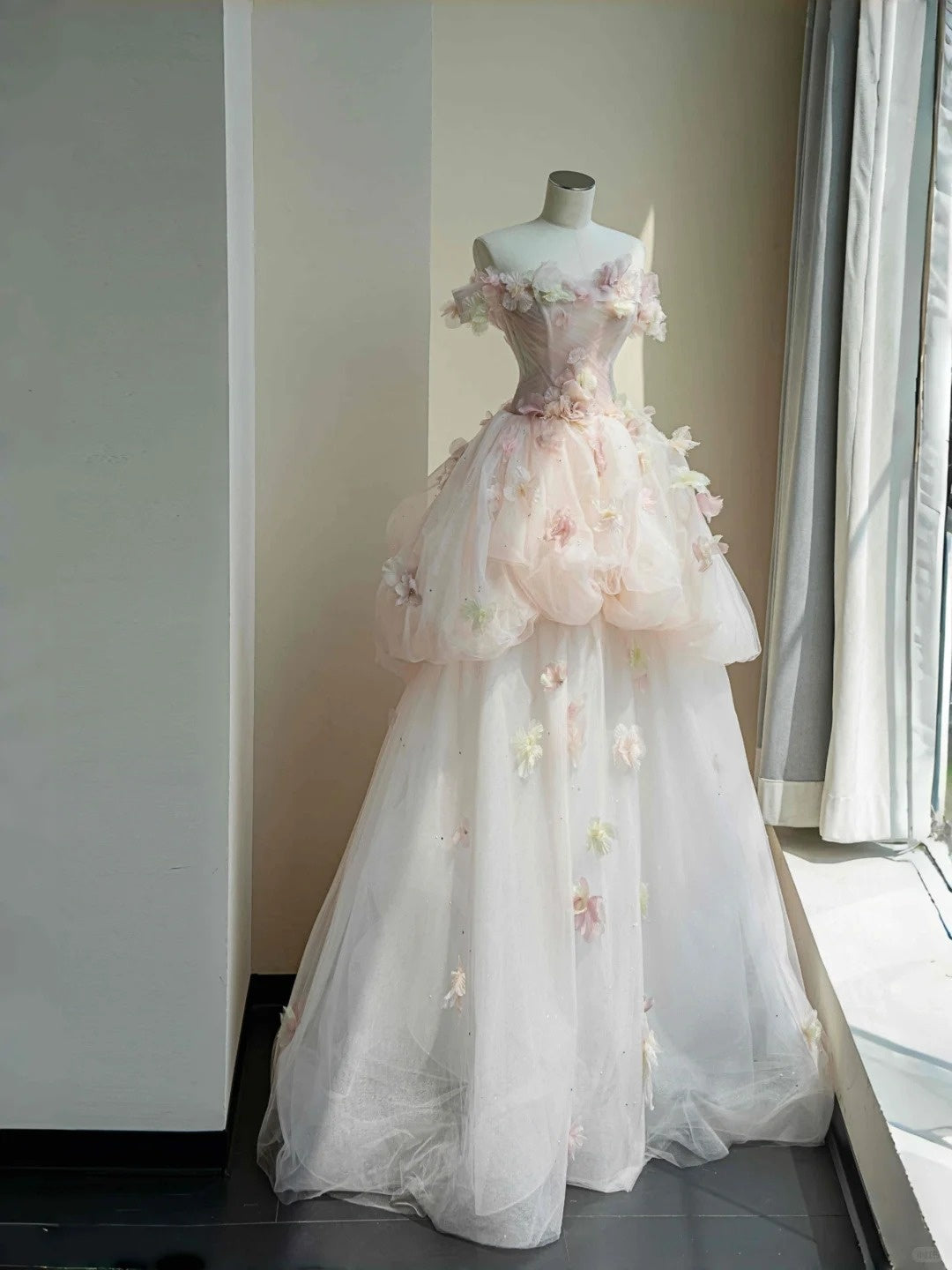 Gorgeous Off-Shoulder A-Line Tulle Evening Gowns Beaded Handmade Flowers Sequins Prom Dress AP2397