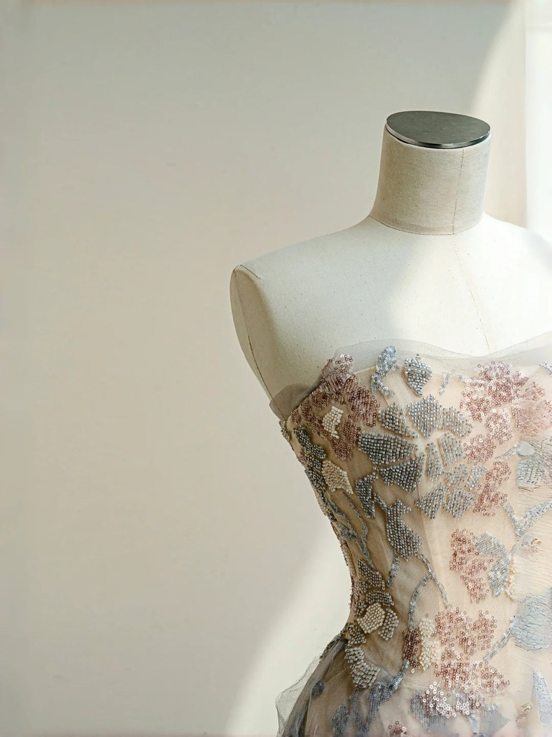 Ethereal A-Line Strapless Evening Gowns Ruffled Tulle Beading Sequins Prom Dress AP2399