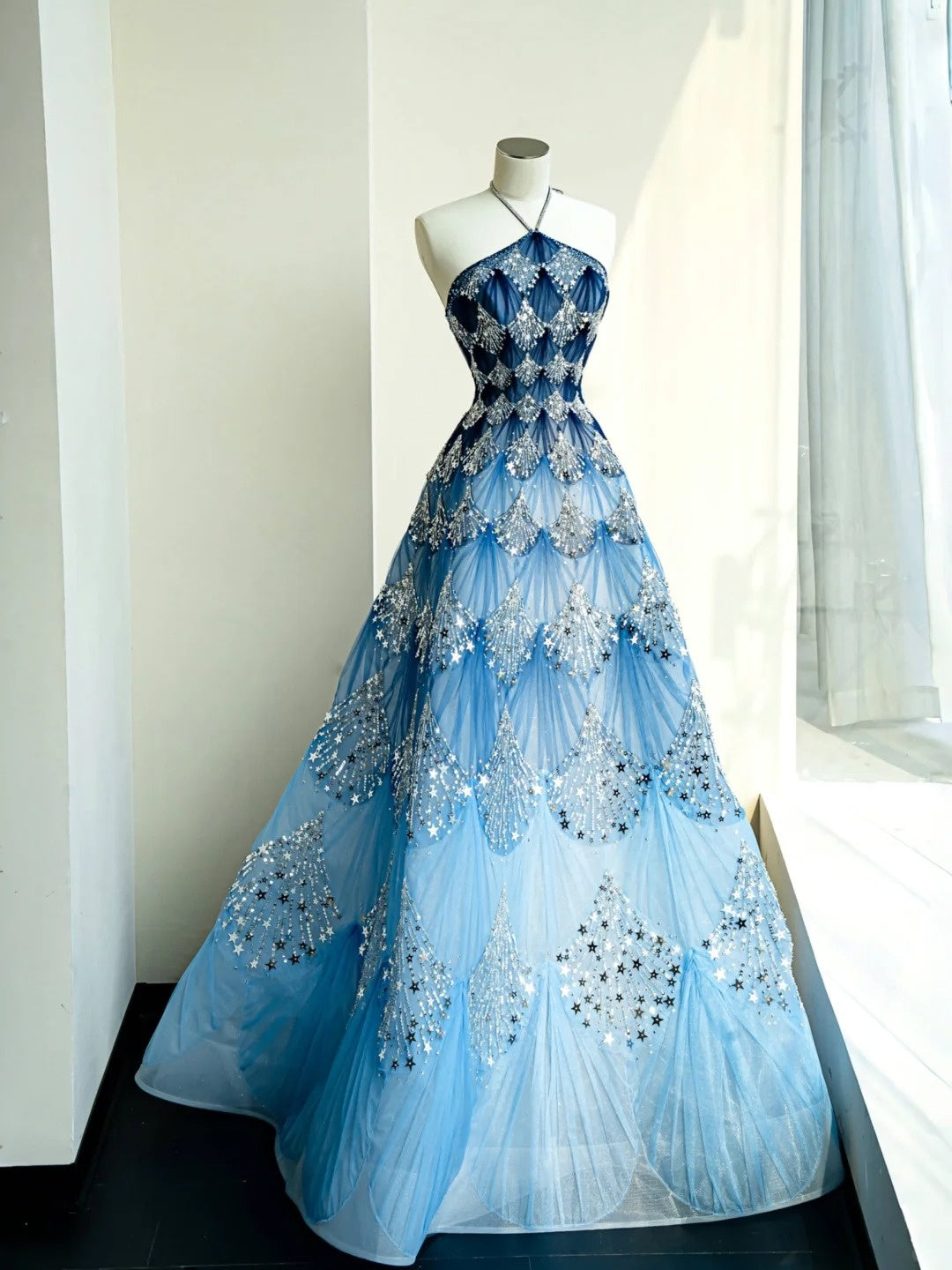 Charming A-Line Halter Neckline Evening Gowns Sequins Beading Tulle Ombre Blue Prom Dress AP2400
