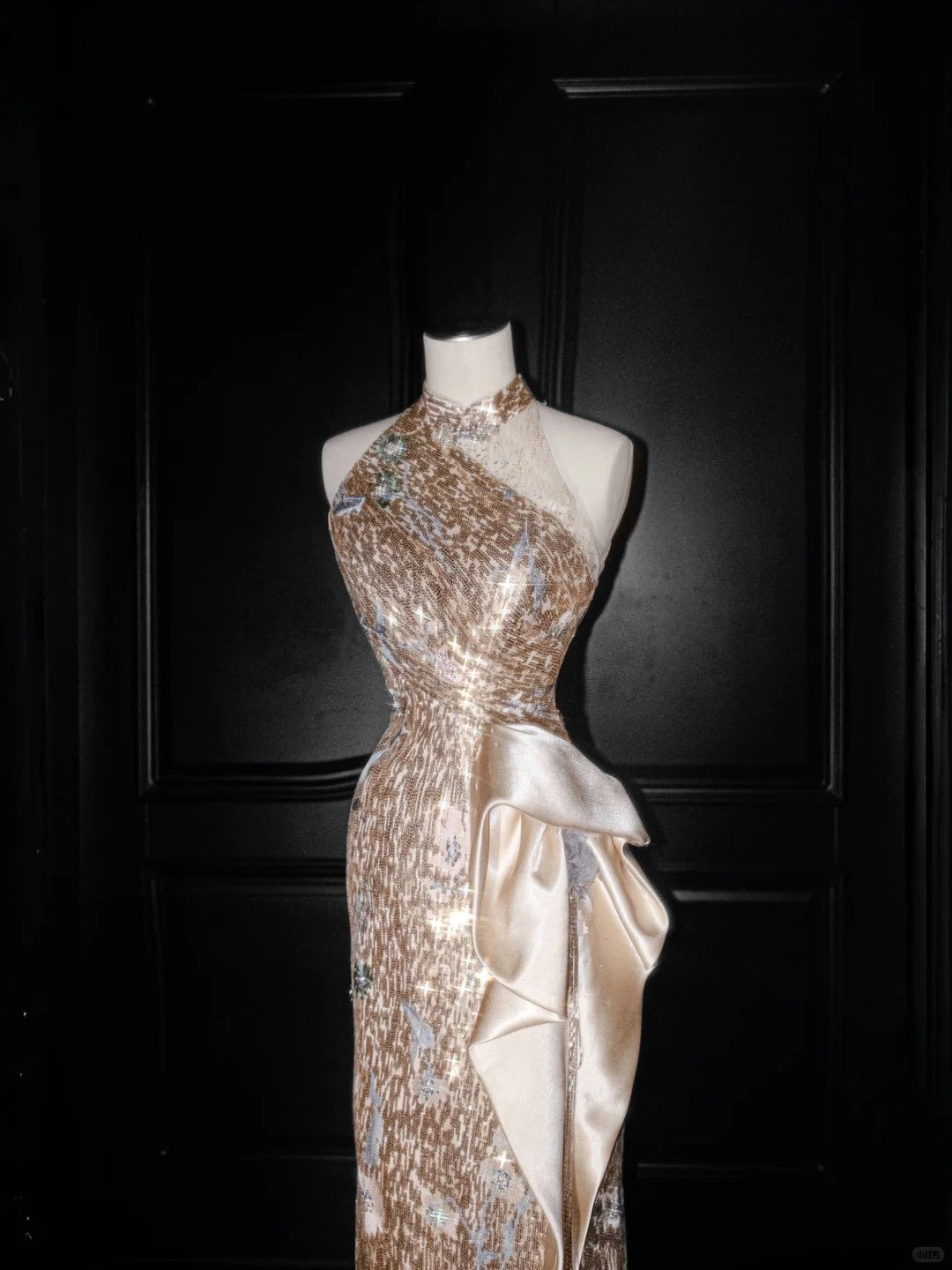 Exquisite Halter Neck Sheath Evening Gowns Sequins Beading High-Slit Prom Dress AP2402