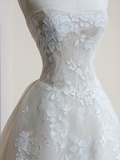 Fabulous A-Line Strapless Bridal Gowns Applique Tulle Wedding Dress AP2403