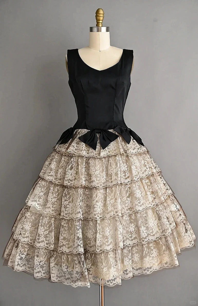 Charming V-Neck A-Line Birthday Outfit Bow Tiered Tulle Homecoming Dress AP2424