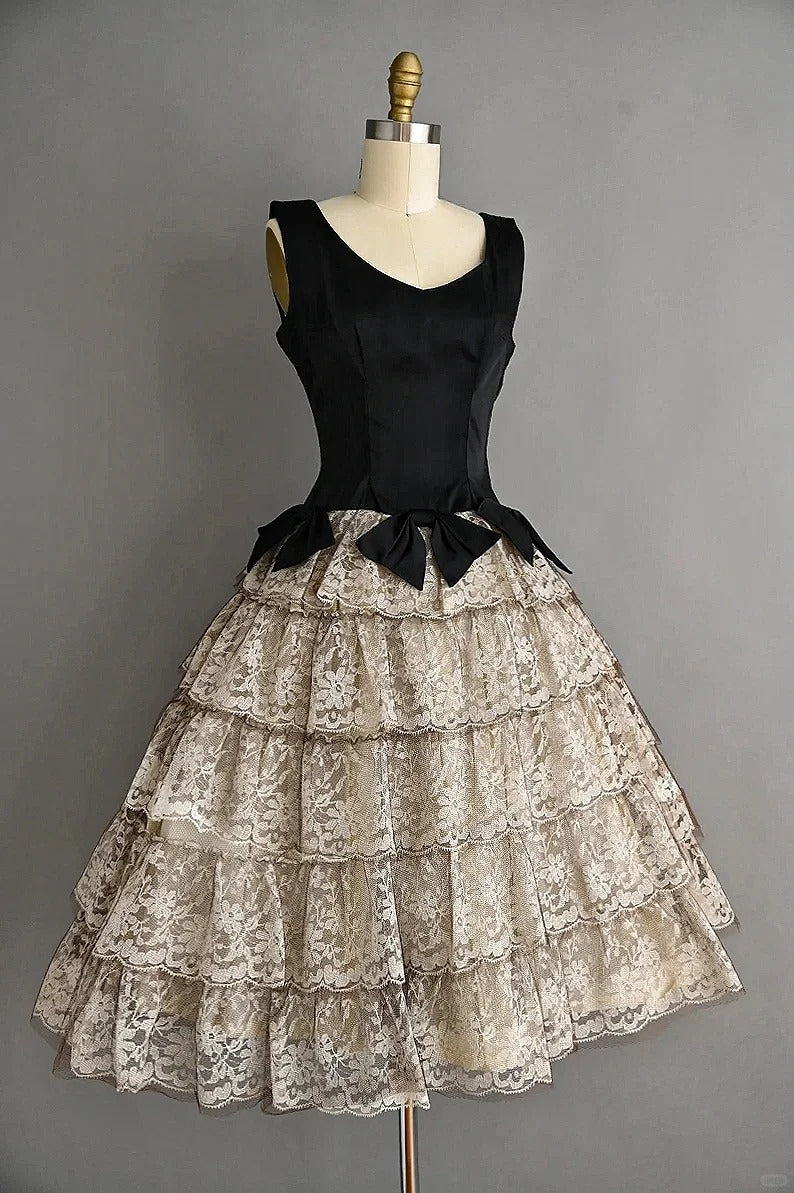 Charming V-Neck A-Line Birthday Outfit Bow Tiered Tulle Homecoming Dress AP2424