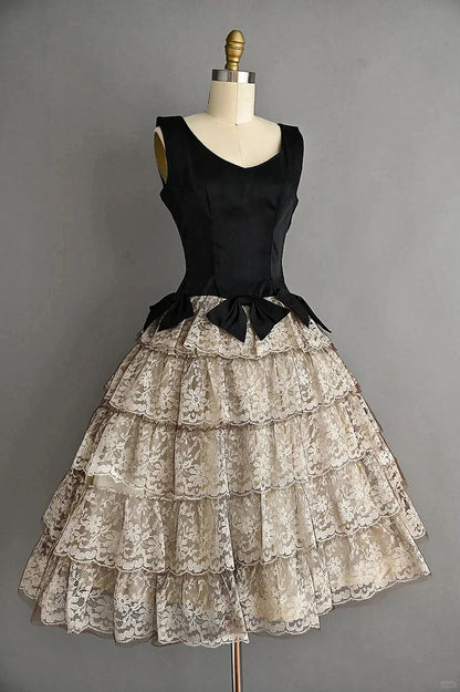 Charming V-Neck A-Line Birthday Outfit Bow Tiered Tulle Homecoming Dress AP2424