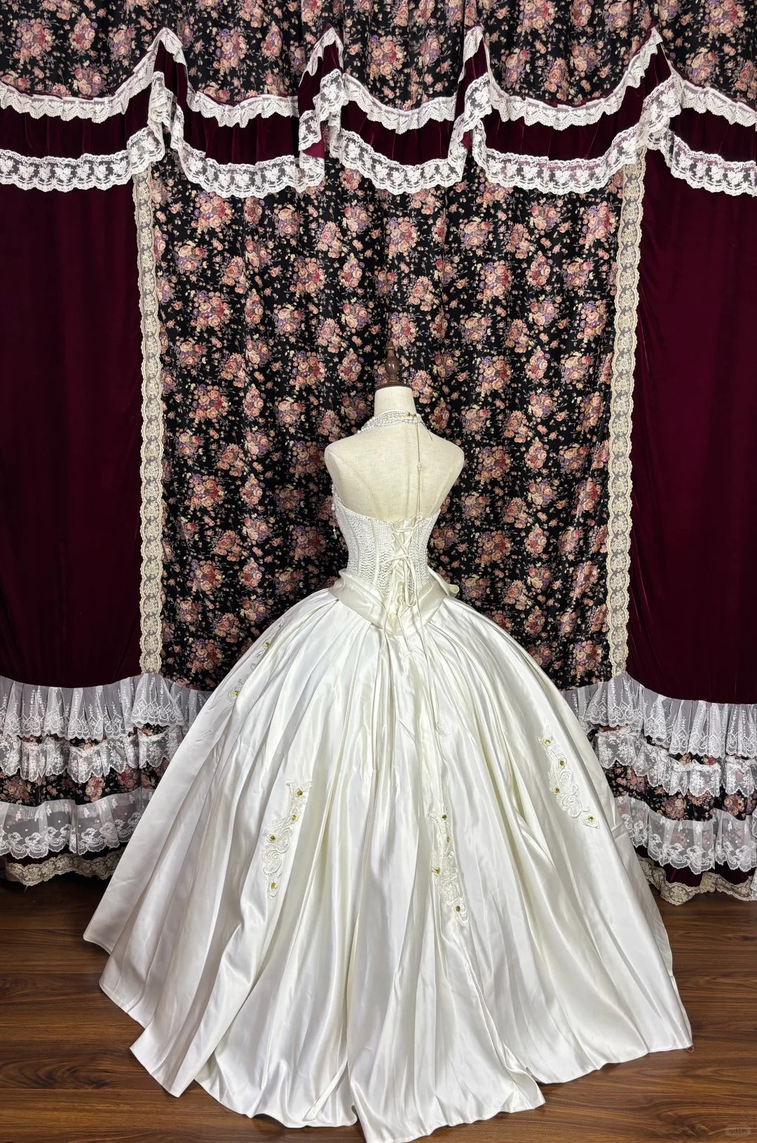 Elegant Strapless A-Line Bridal Dresses Sequins Beaded Appliques Bow Wedding Dress AP2426