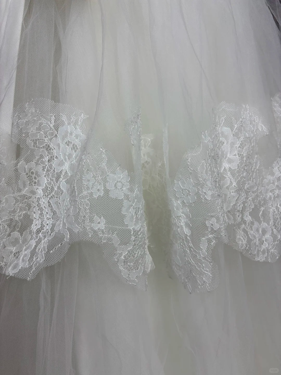 Classical Mermaid Strapless Bridal Gowns Lace Tulle Beaded Handmade Flower Wedding Dress AP2428