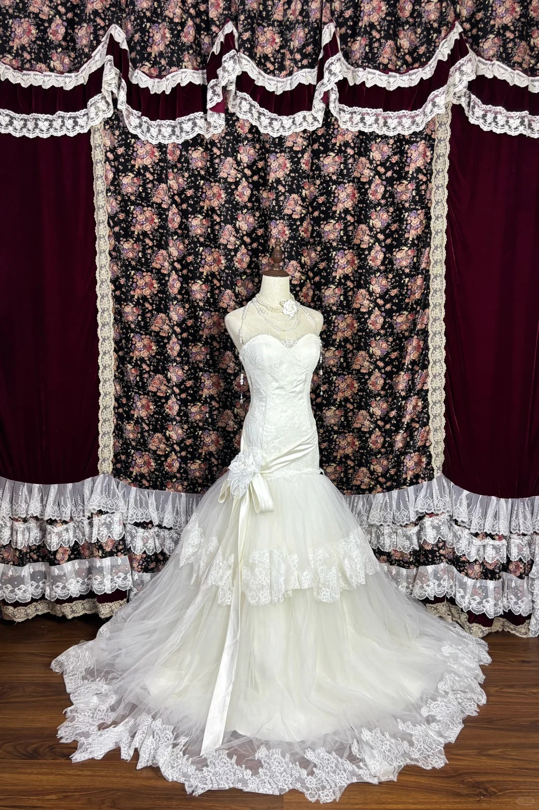 Classical Mermaid Strapless Bridal Gowns Lace Tulle Beaded Handmade Flower Wedding Dress AP2428