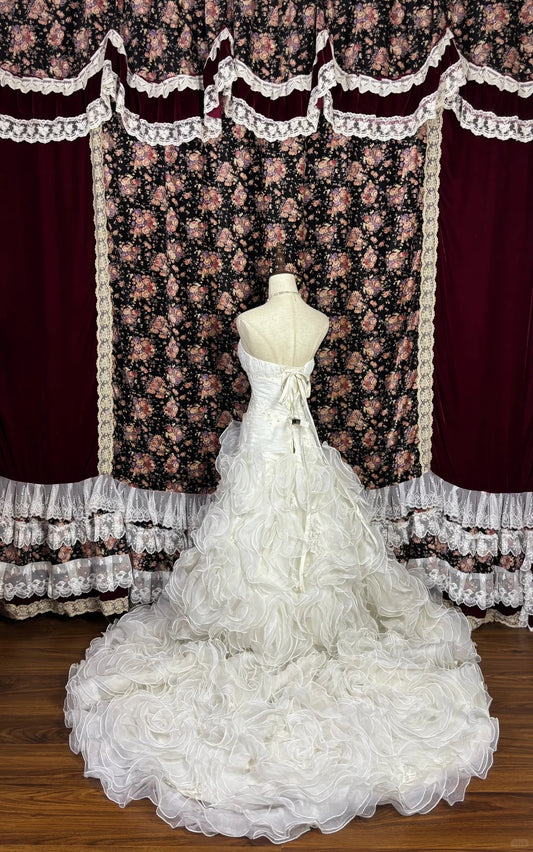 Glamorous A-Line Strapless Bridal Gowns Beaded Crystals Appliques Ruffled Wedding Dress AP2429