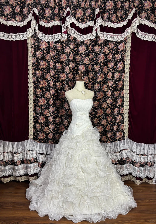 Glamorous A-Line Strapless Bridal Gowns Beaded Crystals Appliques Ruffled Wedding Dress AP2429