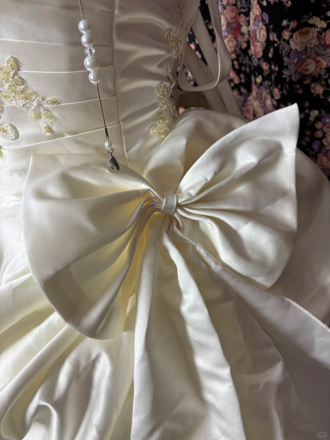 Dreamy Strapless A-Line Bridal Dresses Bow Beaded Tiered Satin Tulle Wedding Dress AP2431