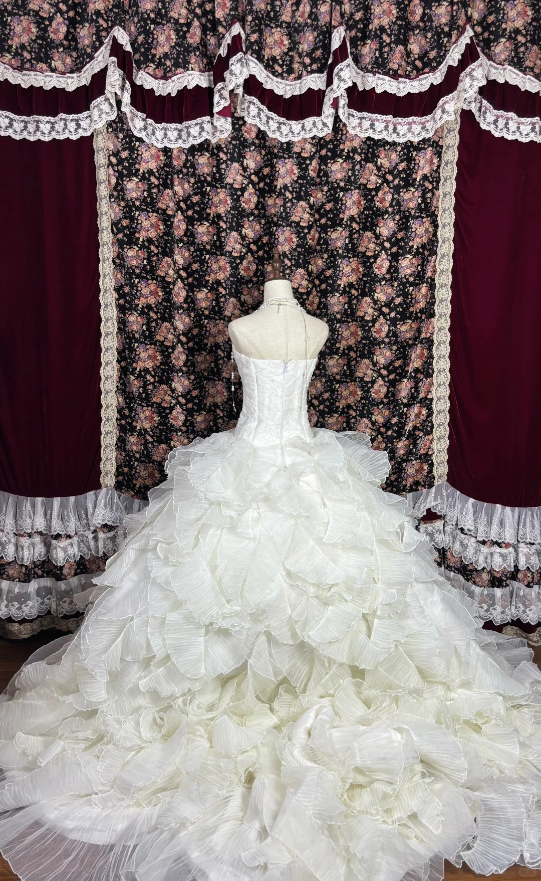 Unique Strapless A-Line Bridal Dresses Beading Handmade Flower Ruffled Tulle Wedding Dress AP2434