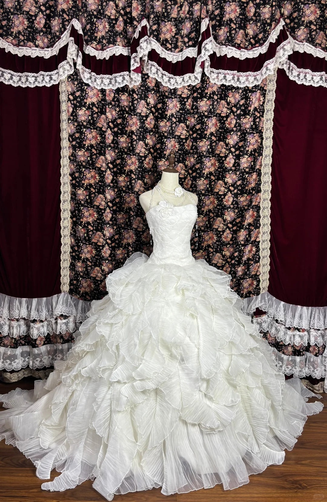 Unique Strapless A-Line Bridal Dresses Beading Handmade Flower Ruffled Tulle Wedding Dress AP2434