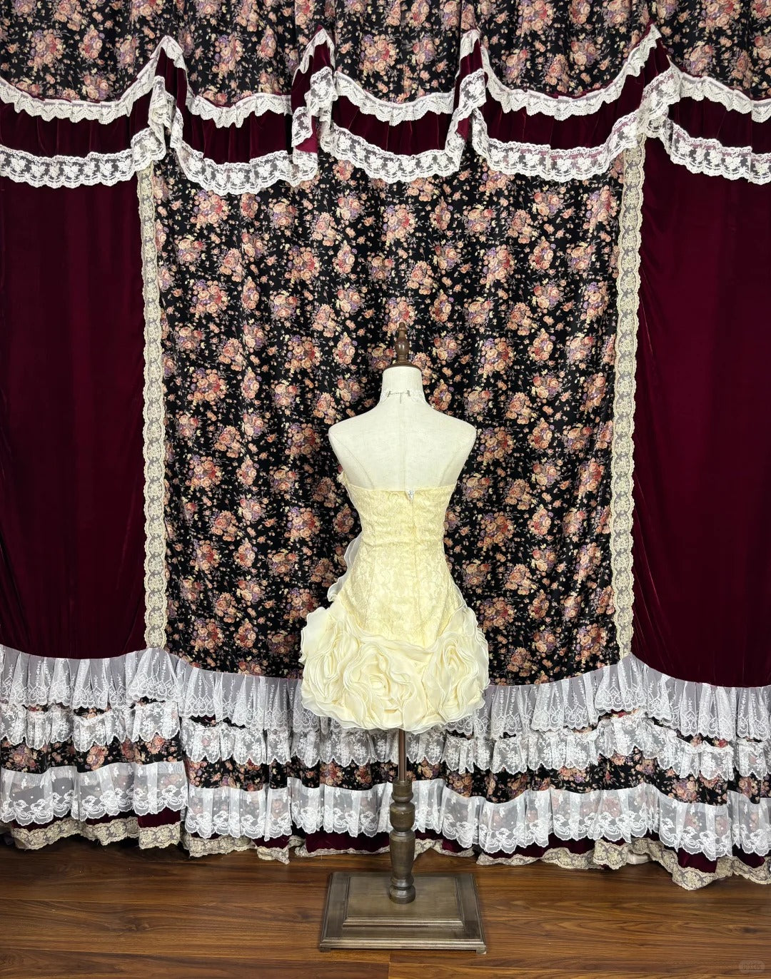 Cute Strapless  A-Line Birthday Party Outfit Handmade Flowers Applique Lace Homecoming Dress AP2447