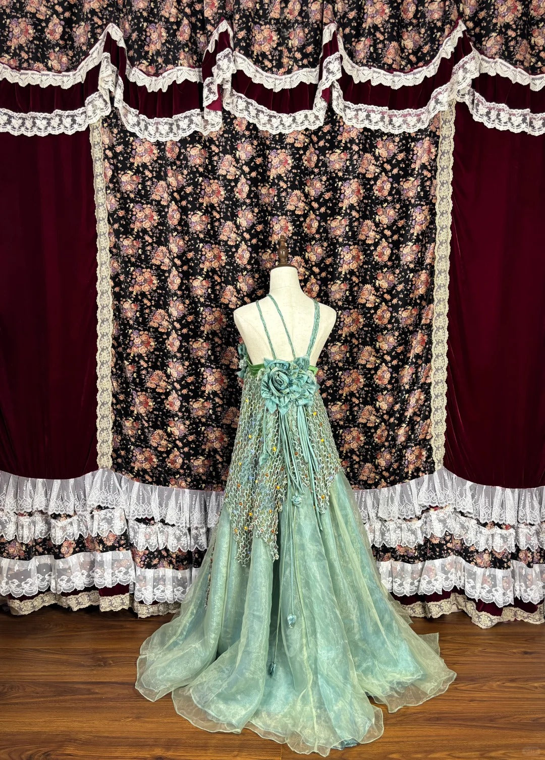 Vintage Halter Neck A-Line Evening Gowns Sequins Stone Beaded Handmade Flowers Prom Dress AP2450