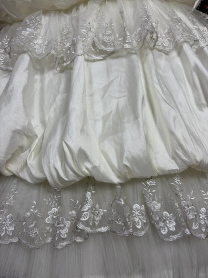 Retro Strapless A-Line Formal Dresses Applique Beaded Lace Tiered Prom Dress AP2458