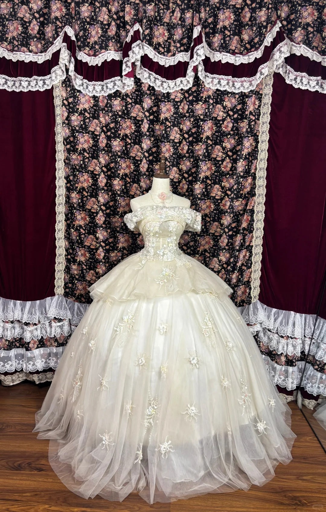 Dramatic Off-Shoulder A-Line Formal Dresses Tiered Tulle Appliques Sequins Beaded Prom Dress AP2488