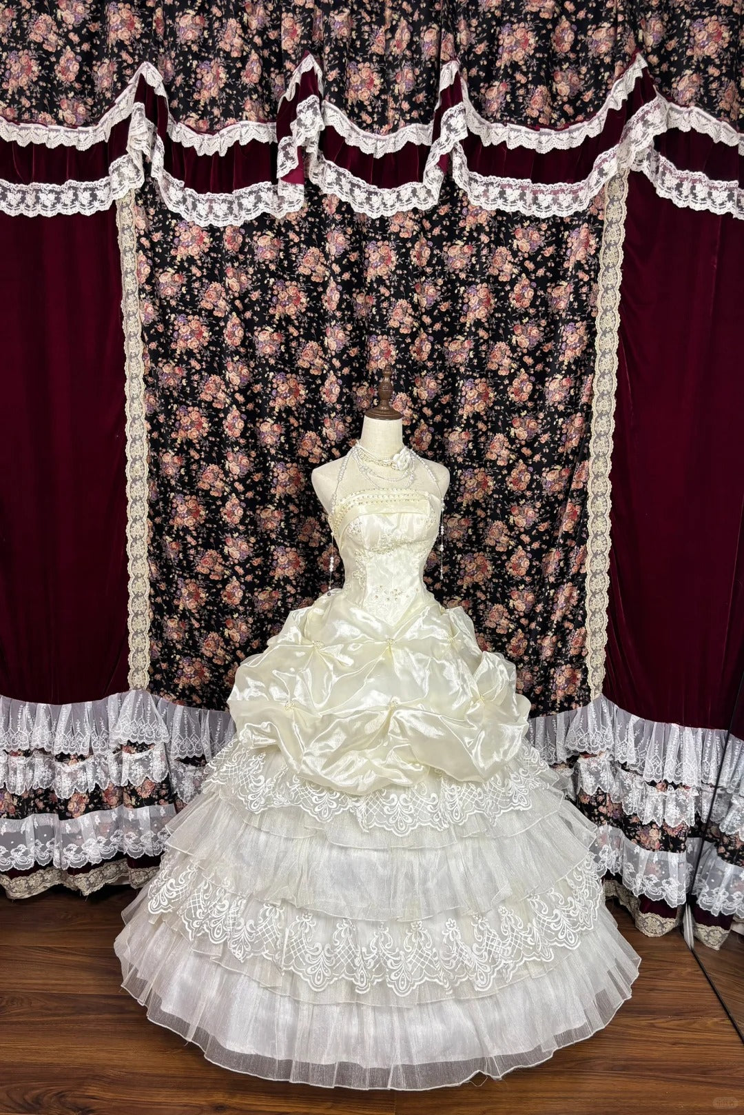 Ethereal A-Line Strapless Ruched Satin Evening Dresses Appliques Sequins Beaded Tiered Tulle Prom Dress AP2494