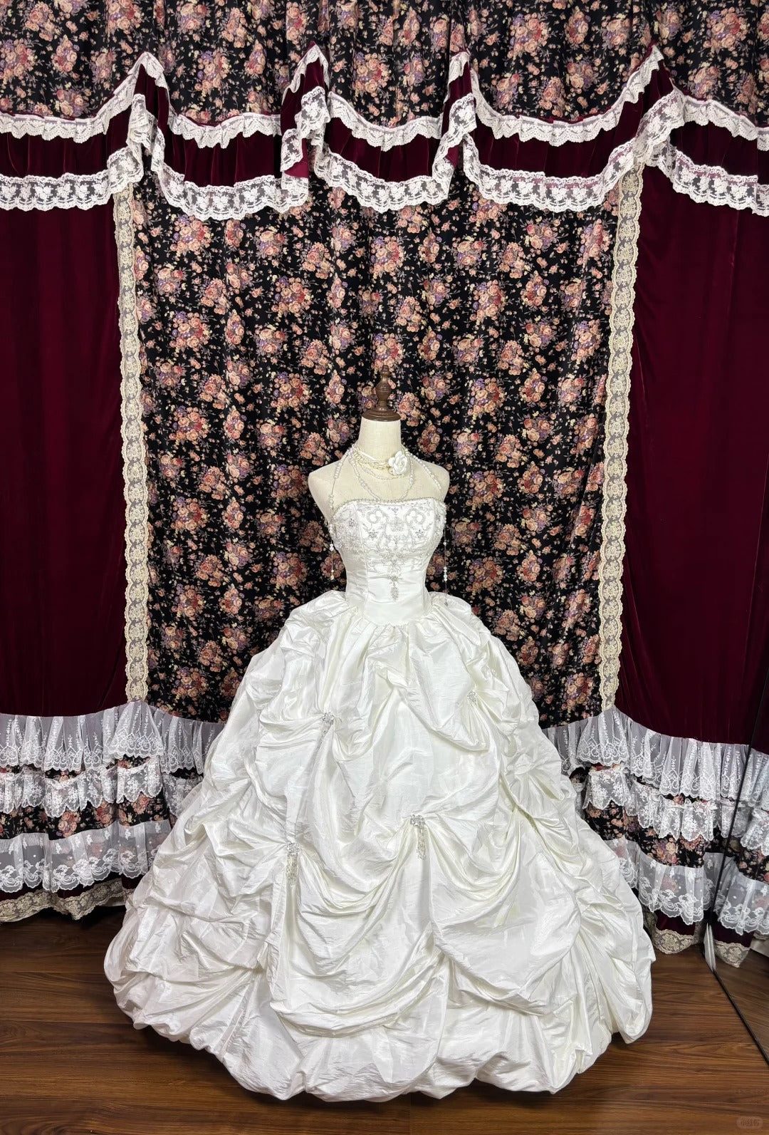 Gorgeous A-Line Strapless Bridal Dresses Sequins Beading Crystals Draped Wedding Dress AP2498