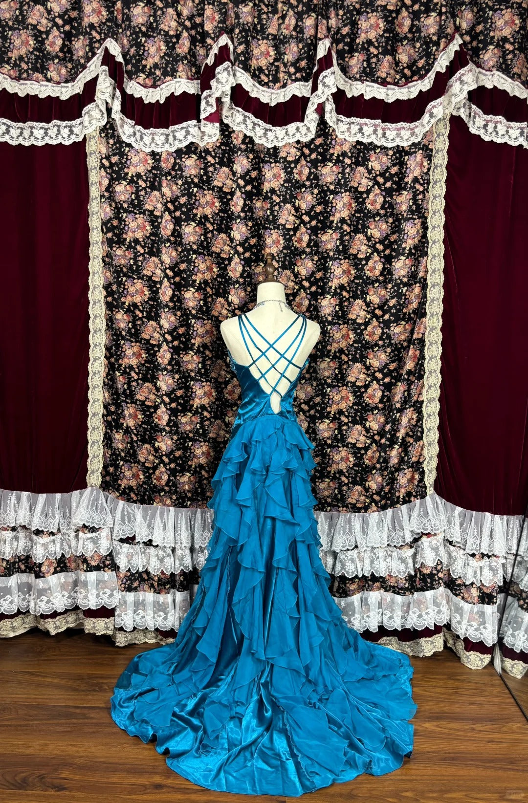 Fashionable V-Neck Sheath Formal Dresses Sequins Beading Rhinestone Ruffled Prom Dress AP2503