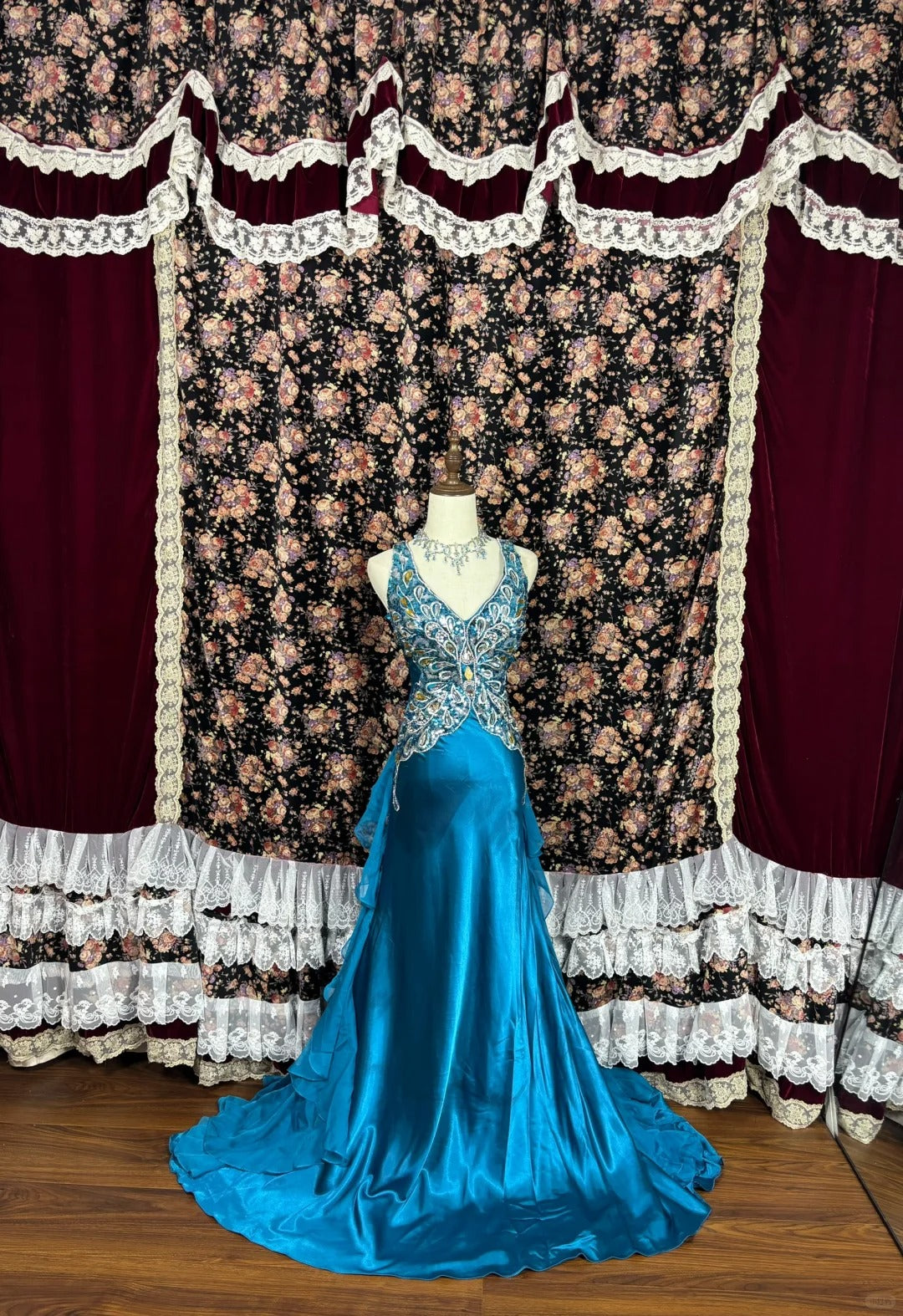 Fashionable V-Neck Sheath Formal Dresses Sequins Beading Rhinestone Ruffled Prom Dress AP2503