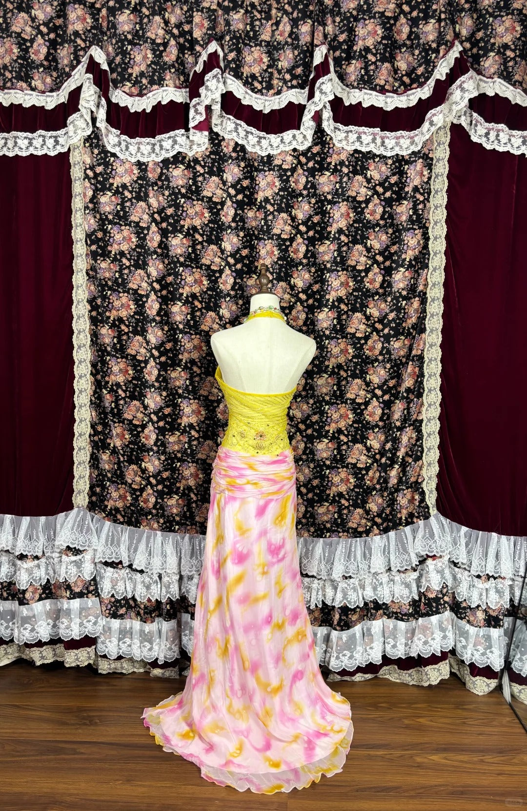 Graceful Sheath Halter Neck Evening Gowns Ruffled Slit Sequins Beaded Rhinestone Prom Dress AP2509