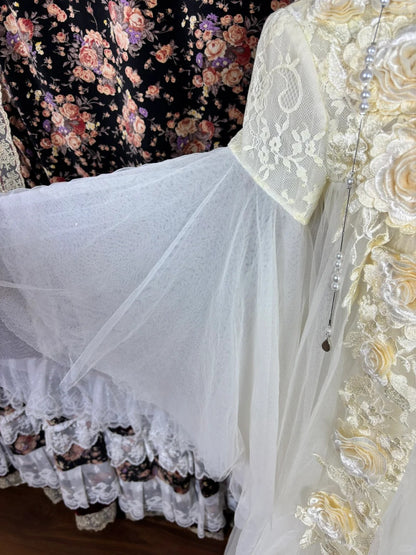 Romantic High Collar A-Line Bridal Gowns Appliques Lace Handmade Flowers Long Sleeve Wedding Dress AP2513