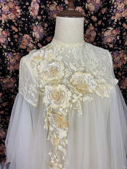 Romantic High Collar A-Line Bridal Gowns Appliques Lace Handmade Flowers Long Sleeve Wedding Dress AP2513