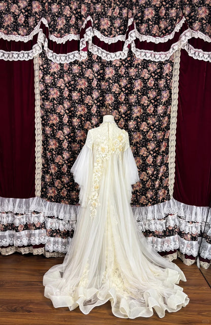 Romantic High Collar A-Line Bridal Gowns Appliques Lace Handmade Flowers Long Sleeve Wedding Dress AP2513