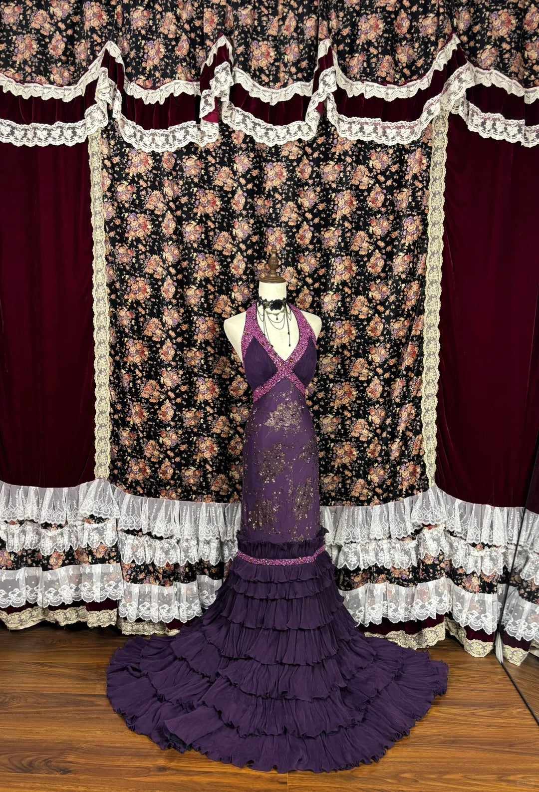 Fantastic Sheath Halter Neck Long Evening Gowns Backless Sequins Beading Floral Prom Dress AP2520