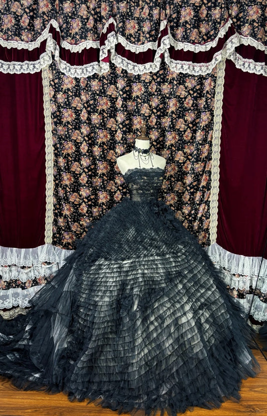 Novelty Strapless A-Line Evening Dresses Black Lace Tulle Appliques Sequins Pleated Prom Dress AP2522