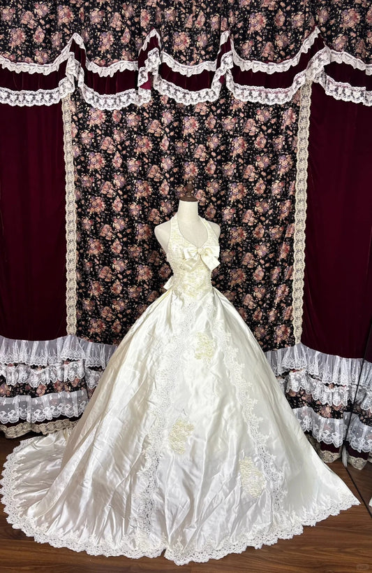 Dreamy Halter Neck A-Line Bridal Gowns Beaded Sequins Bow Satin Lace Wedding Dress AP2525