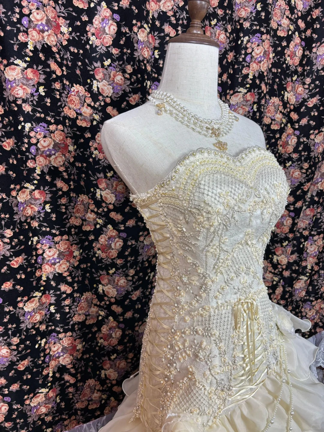 Glam Strapless Tiered Mermaid Bridal Gowns Handmade Flowers Beading Sequins Appliques Wedding Dress AP2526