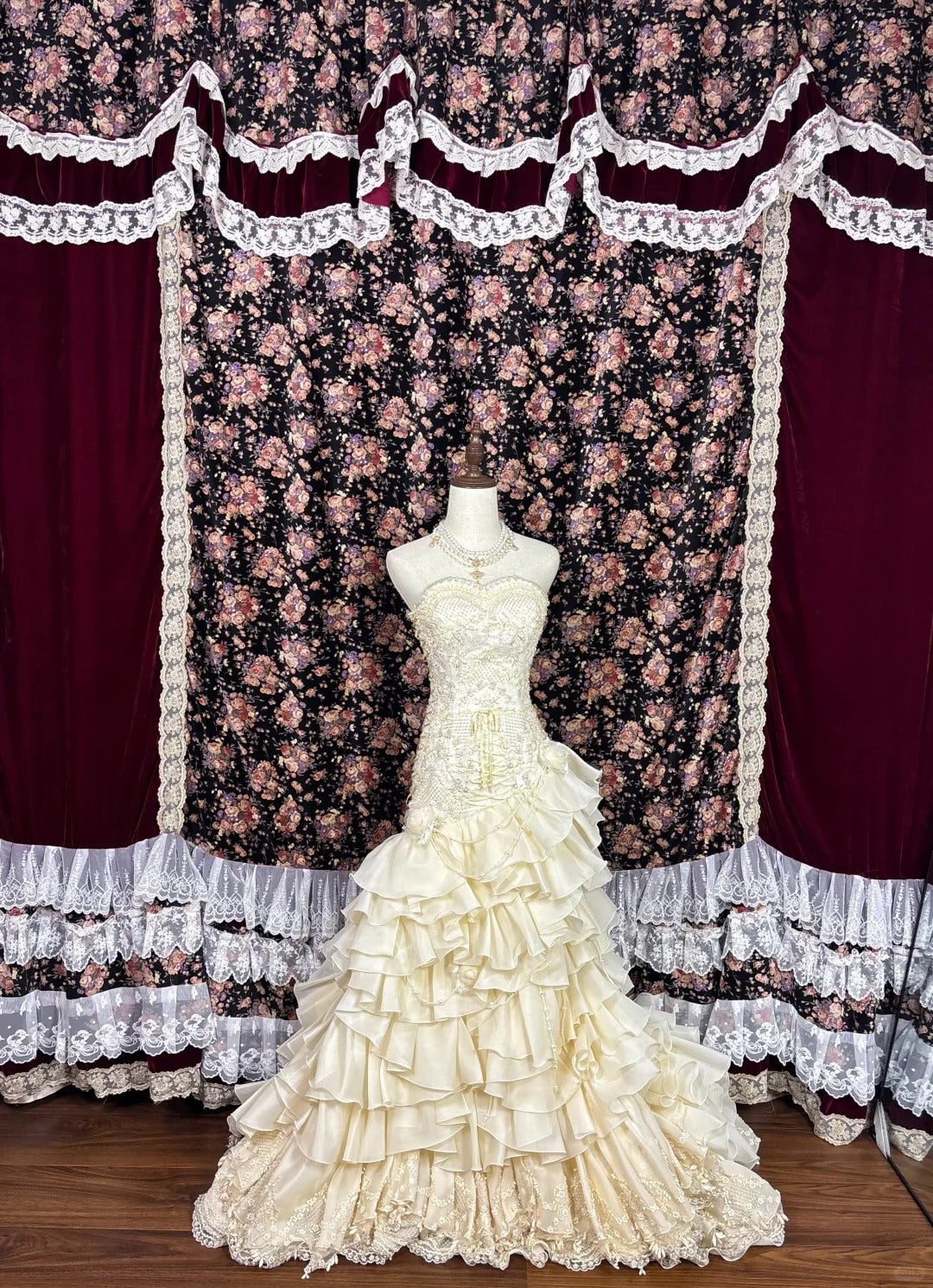 Glam Strapless Tiered Mermaid Bridal Gowns Handmade Flowers Beading Sequins Appliques Wedding Dress AP2526