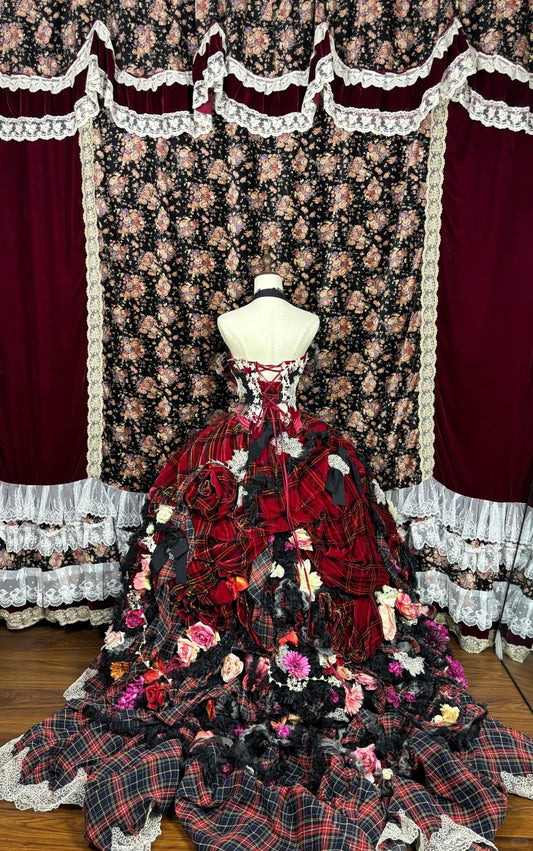 Luxurious Halter Neck A-Line Plaid Evening Gowns Handmade Flowers Lace Appliques Beaded Prom Dress AP2530