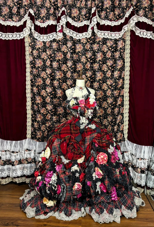 Luxurious Halter Neck A-Line Plaid Evening Gowns Handmade Flowers Lace Appliques Beaded Prom Dress AP2530